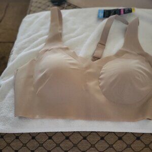 Bali Wireless Bra  (new with tags)